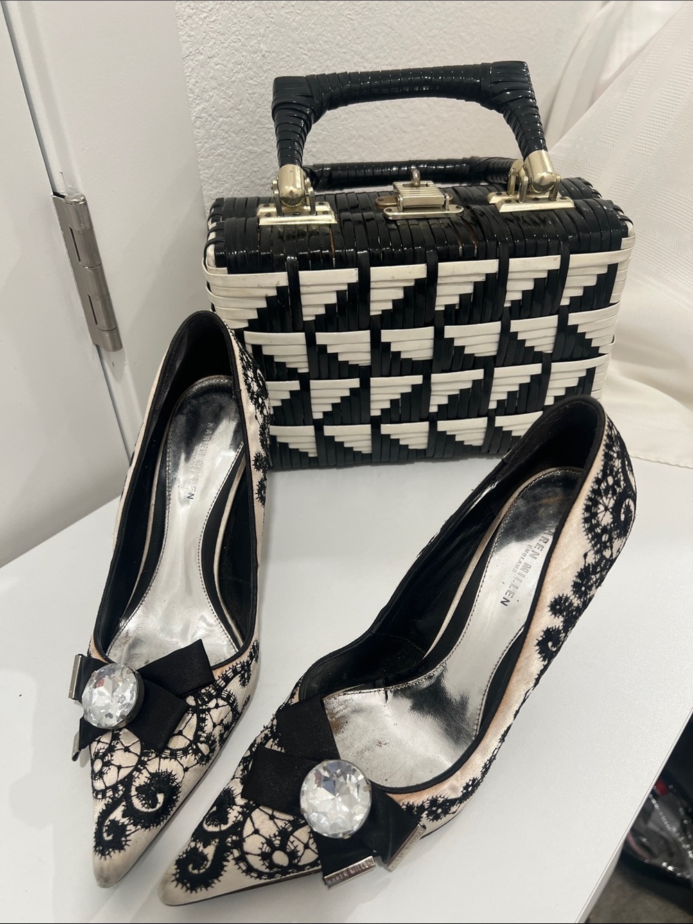 Karen Millen Pointed Toe Black and White Lace-Embroidered Women’s Pumps size 7.5